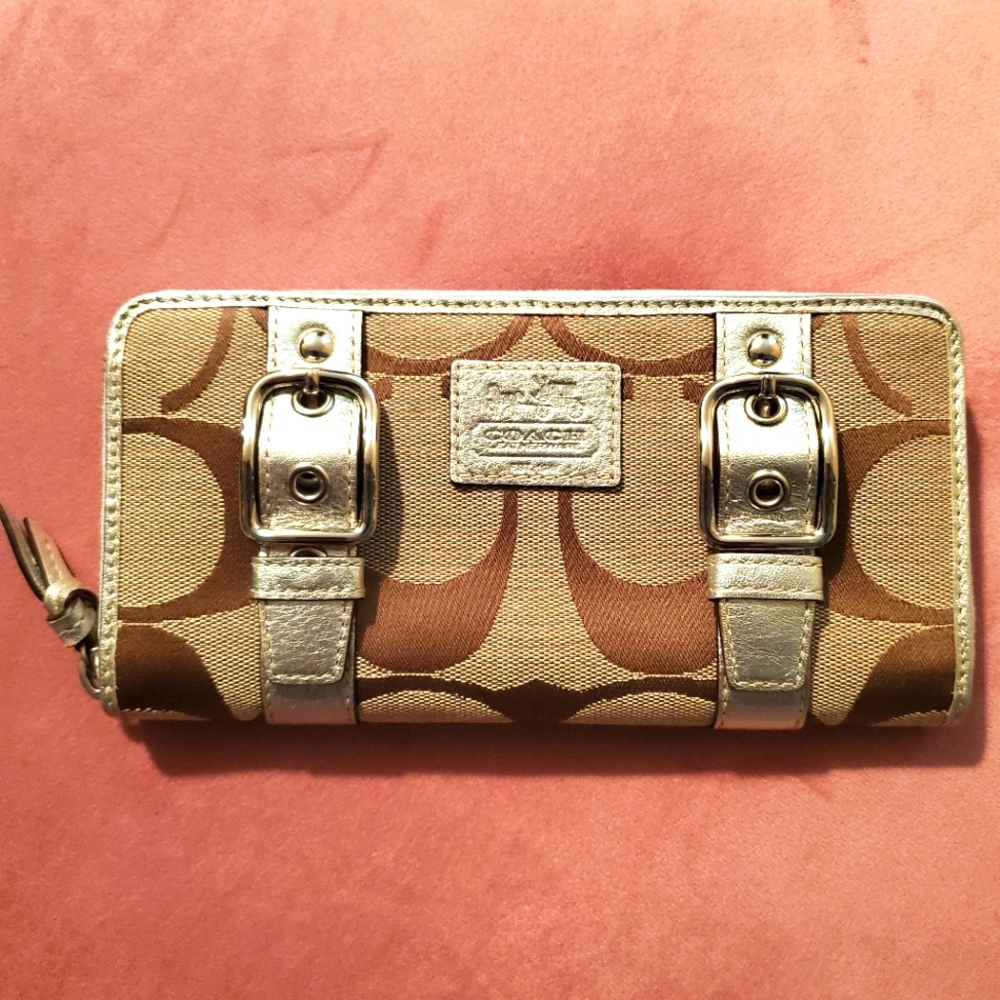 Coach Zoe Signature C Accordian Wallet, NWOT